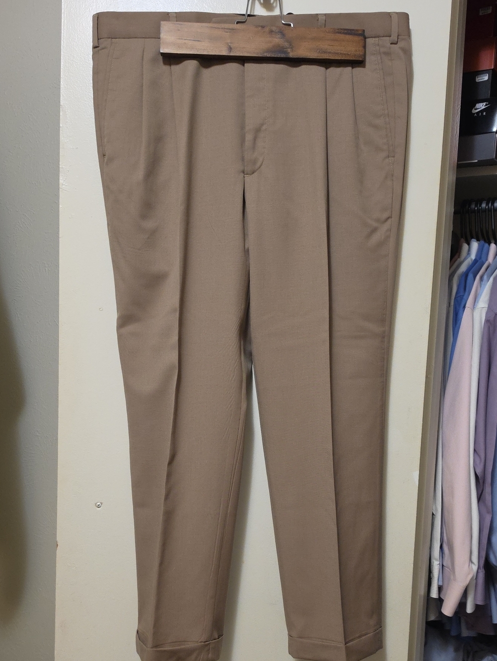 Roundtree & Yorke Men's Dress Pants in Light Brown